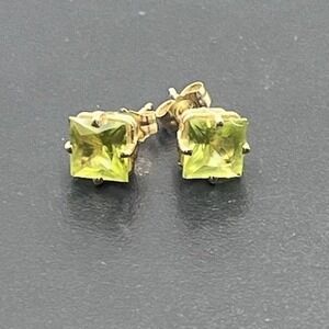 QCD 14kt Solid Yellow Gold 6 mm Square Princess Cut Peridot August Stud Earrings